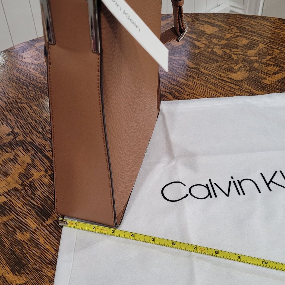Calvin Klein Crossbody Bag. Large Caramel Silvertone Hardware Adjustable Strap. - Picture 11 of 14
